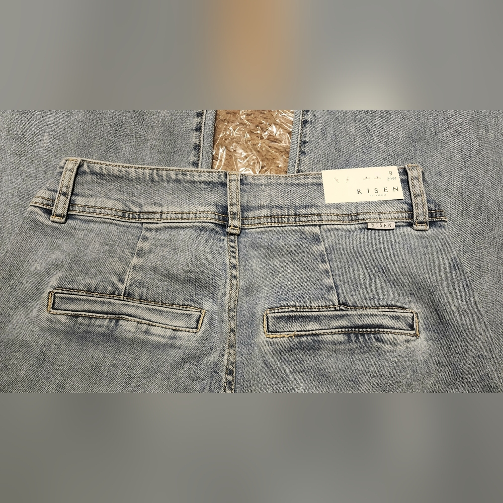 NEW High Waisted Double Button Closure Light Wash Jeans, 29 - Picture 7 of 7